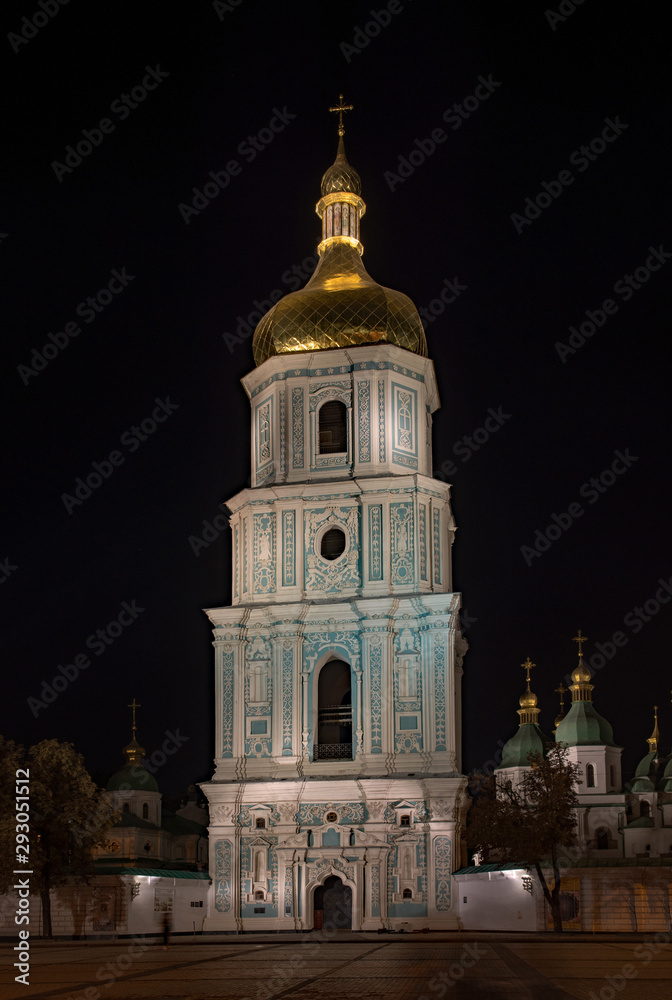 Blick auf die Sophienkathedrale von Kiew in der Ukraine bei Nacht Blick auf die Sophienkathedrale von Kiew in der Ukraine bei Nacht