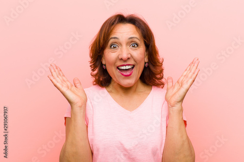 Konstfotografi middle age woman looking happy and excited, shocked with an unexpected surprise