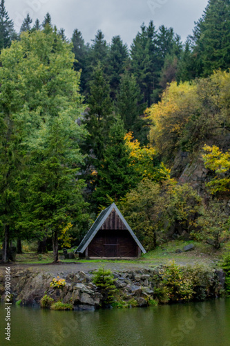 Herbstlicher Tag im schönen Thüringer Wald - Bergsee Ebertswiese/Deutschland photo