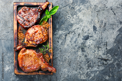 Foto Pork ribs grilled