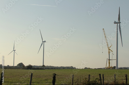 Chantier de contrustion d'éoliennes photo