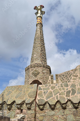 Torre Bellesguard, al pie de la montaña en Barcelona