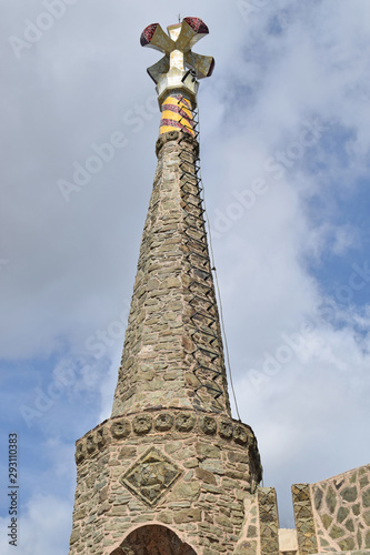 Torre Bellesguard, al pie de la montaña en Barcelona