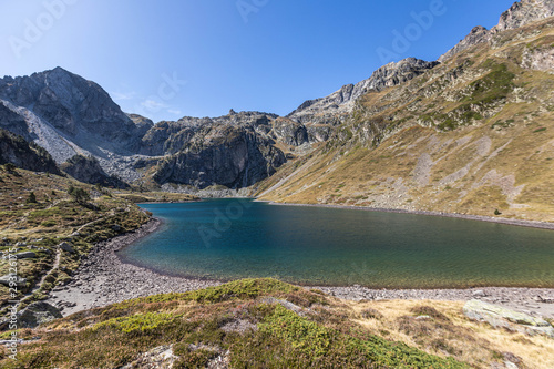 Foto Lac de montagne Ilheou dans les Pyrénées à Cauterets