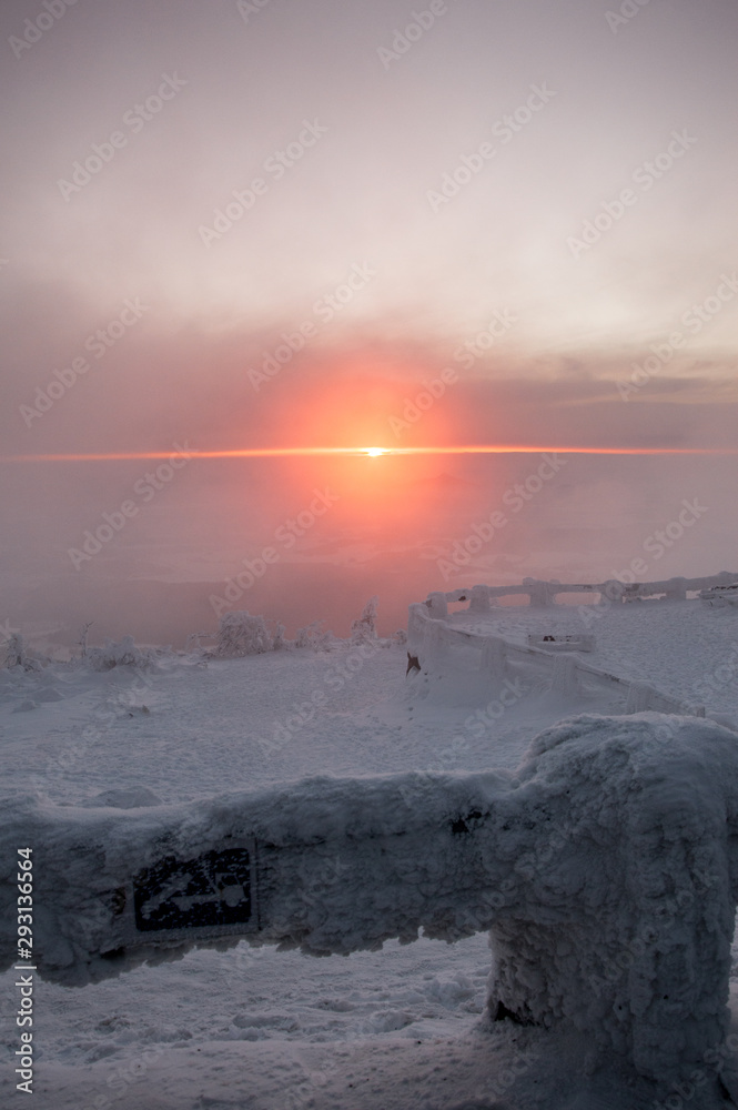 Fototapeta premium freezing sunset