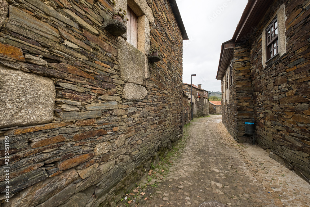 Quintandona, schist village