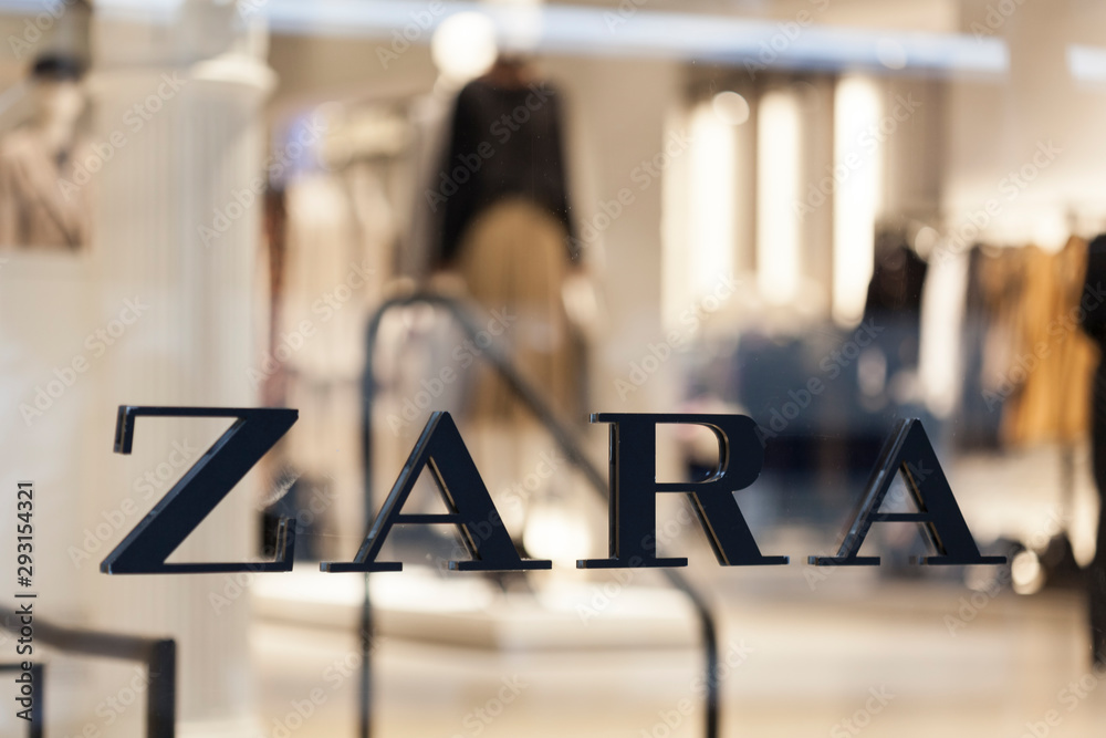 New York, New York, USA - September 26, 2019: A Zara fast fashion retailer  window on Broadway in Soho. Stock Photo | Adobe Stock
