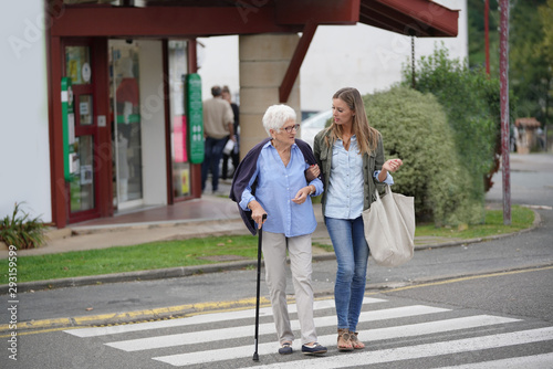 Obraz na plátně Homehelp woman shopping with elderly lady