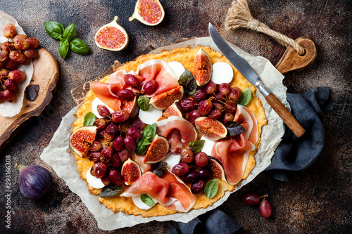 Canvas Print Cauliflower pizza crust with figs, proscuitto, goat's cheese and red grapes