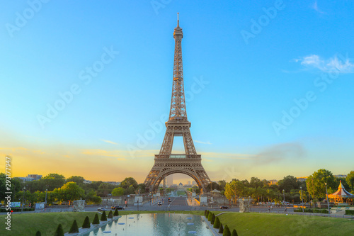 Morning light on Eiffel tower icon in Paris, France © nonglak