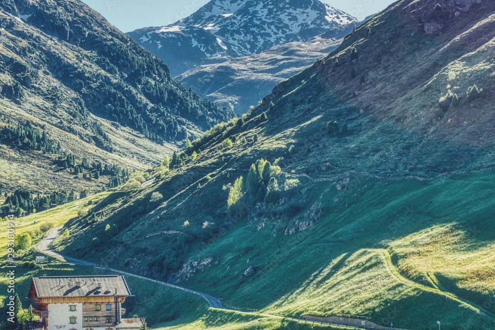 Dolina alpejska w Austriackim Tyrolu, wieś Vent niedaleko Sölden