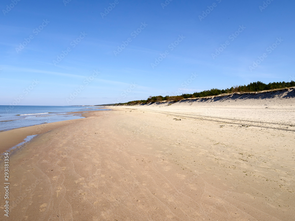 Sandstrand auf der Frischen Nehrung an der Ostsee Polen