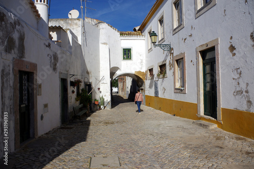 rue dans la ville de Faro, Portugal © Gwenaelle.R