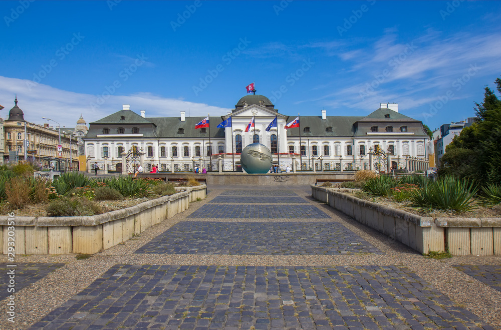Obraz premium Presidential Palace in Bratislava