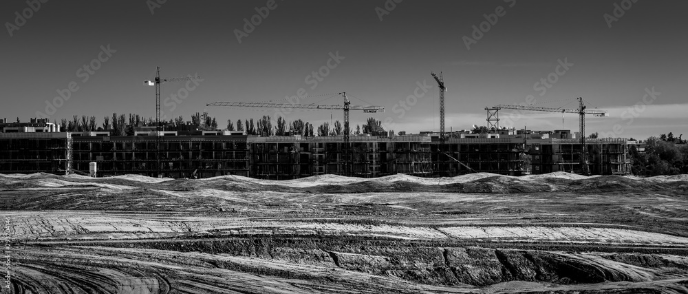 Fototapeta premium Chantier avec grues, promotion immobilière