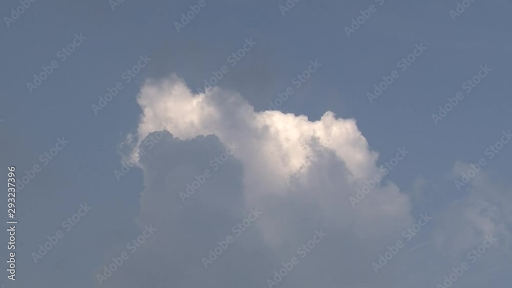 Gewitterwolken türmen sich in den Himmel (Zeitraffer) Gewitterwolken türmen sich in den Himmel (Zeitraffer)