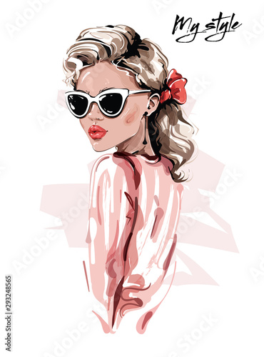Dekoracja na wymiar  hand-drawn-beautiful-young-woman-in-sunglasses-stylish-girl-fashion-woman-look-sketch-vector-illustration