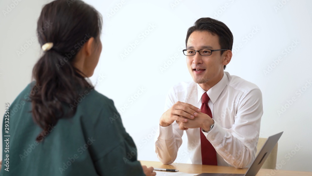ビジネスマン 商談 ビジネスマン 商談