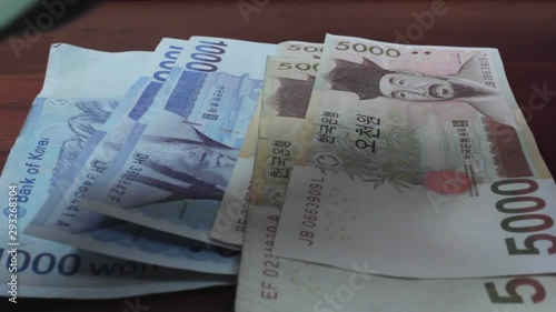 Counting South Korean Won