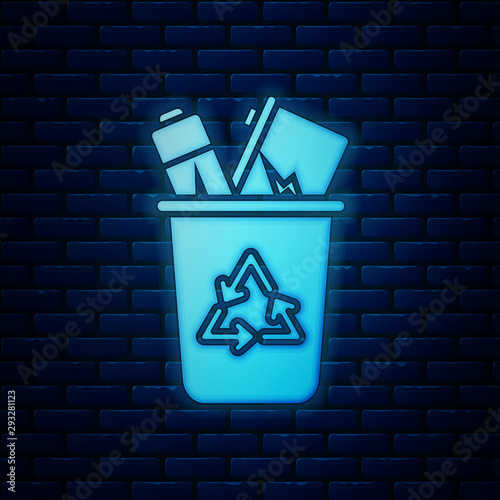 Glowing neon Recycle bin with recycle symbol icon isolated on brick wall background. Trash can icon. Garbage bin sign. Recycle basket sign. Vector Illustration