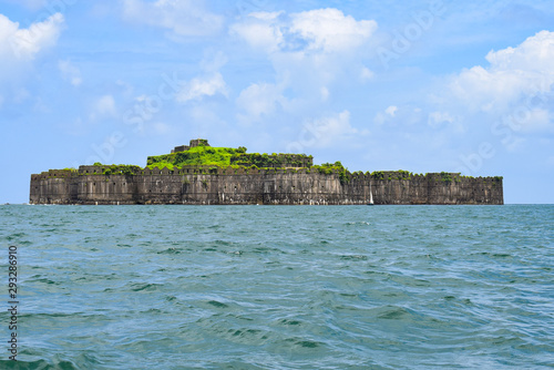 Obraz na plátne Mulund-janjira the sea fort near mumbai