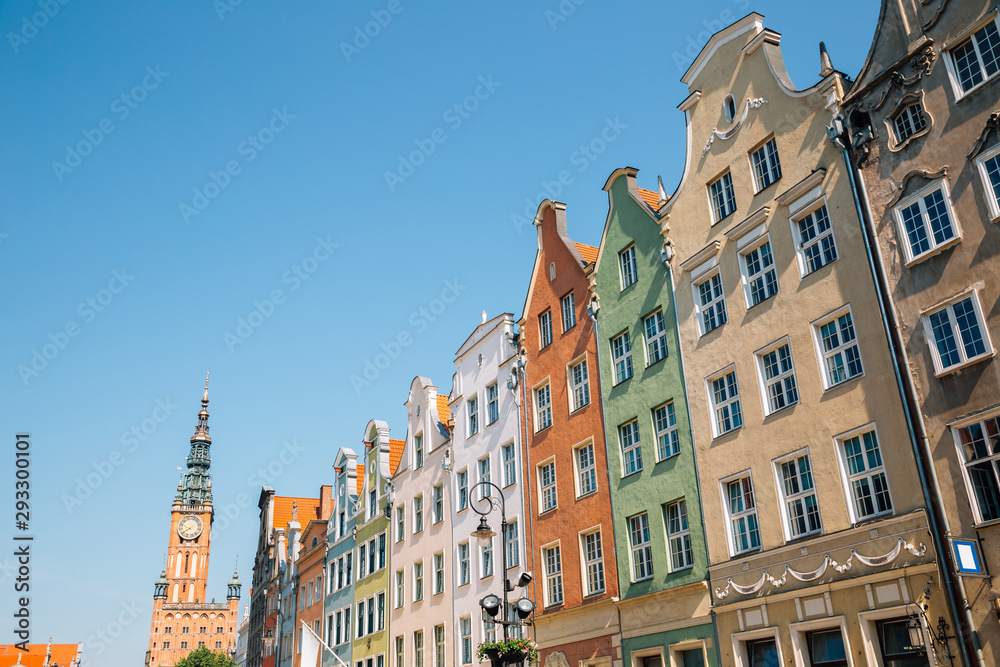 Obraz premium Colorful buildings and Town Hall at Dlugi Targ (Long Market) street in Gdansk, Poland