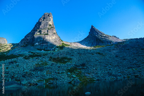 Obraz na płótnie parabola mountain view in siberia