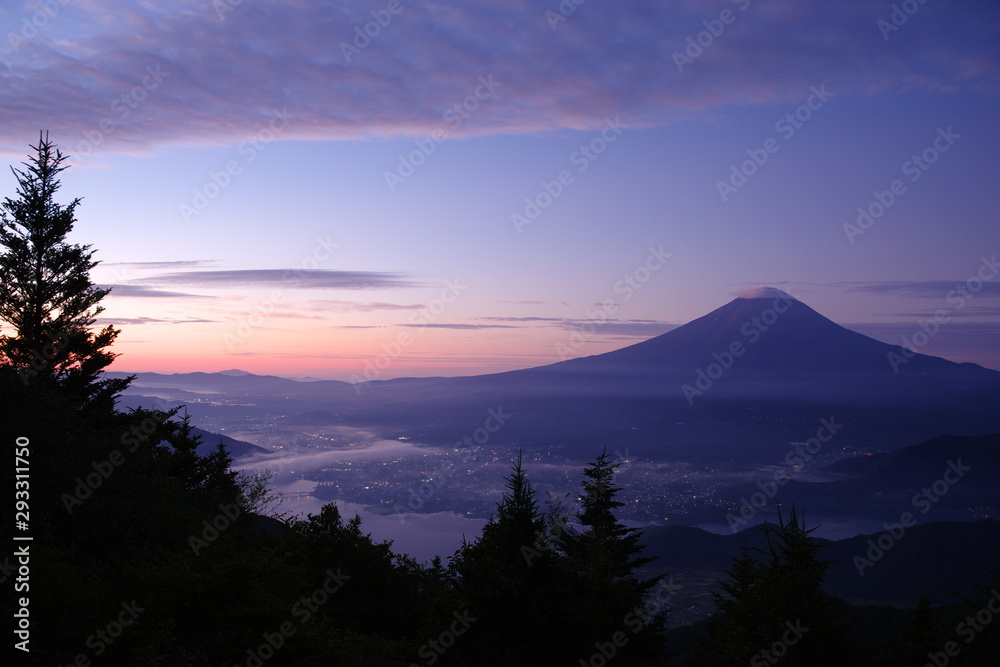 新道峠の朝　富士山と河口湖