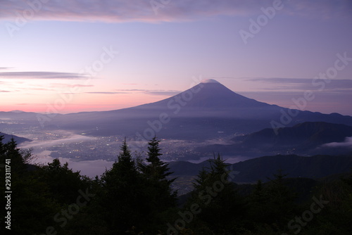 新道峠の朝 富士山と河口湖