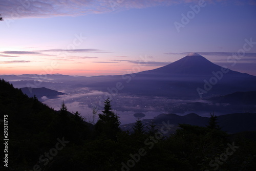 新道峠の朝 富士山と河口湖