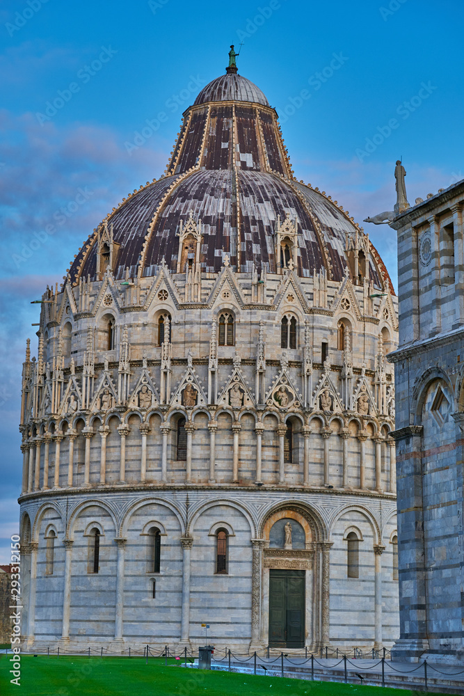 Obraz premium Square of miracles Pisa, Tuscany, Italy. Sunrise in the city of Pisa
