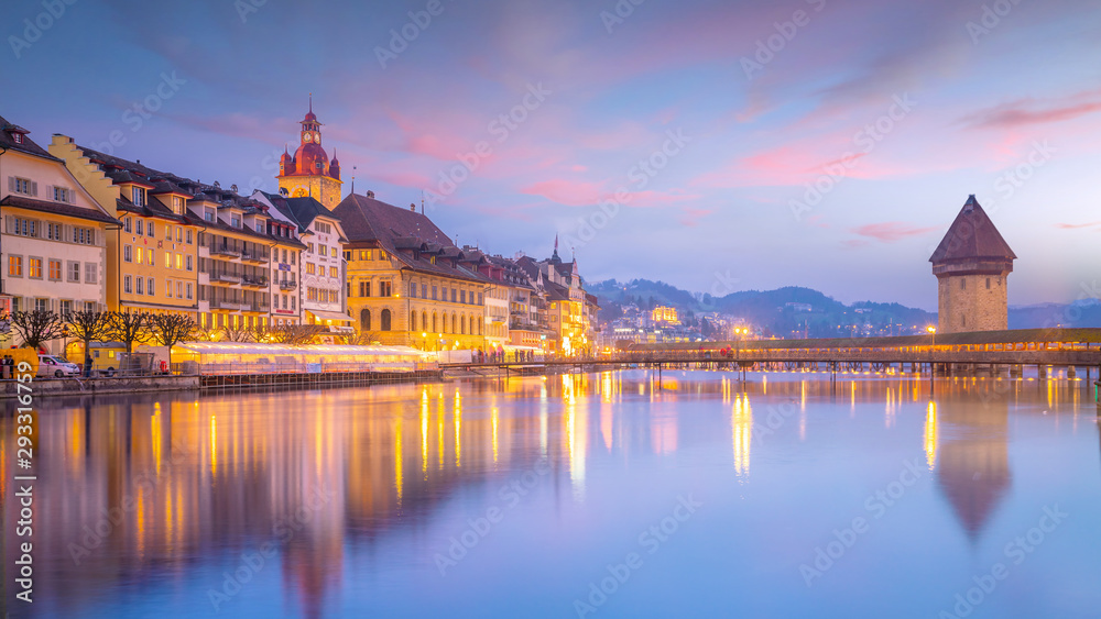 Naklejka premium Historic city center of downtown Lucerne with Chapel Bridge and lake Lucerne in Switzerland