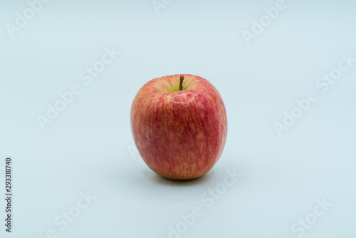 白バックのリンゴ