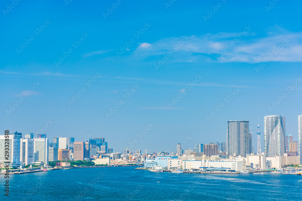 Naklejka premium 東京の高層マンション High-rise apartment in Tokyo.