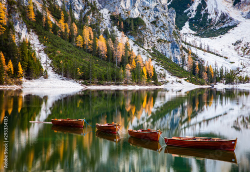 Fototapeta Naklejka Na Ścianę i Meble -  lago di Braies in Dolomites mountains, Sudtirol, Italy