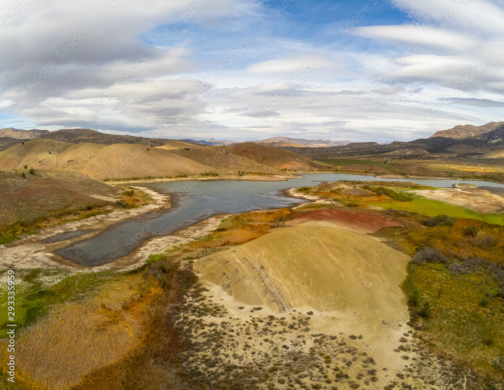 Obraz premium Audacious aerial Photography of the vibrant and photogenic John Day Fossil Beds and the iridescent Painted Hills Reservoir of Wheeler County in Mitchell, Oregon