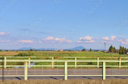 秋　田舎　風景　空　杤木　日本 © ペパーミント