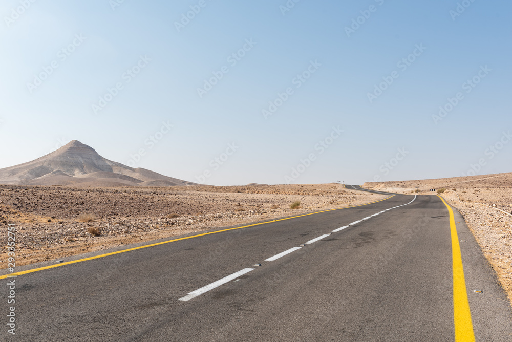 strada nel deserto strada nel deserto