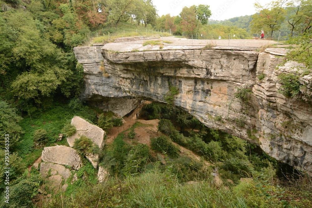 ponte di veja in lessinia arco naturale di roccia
