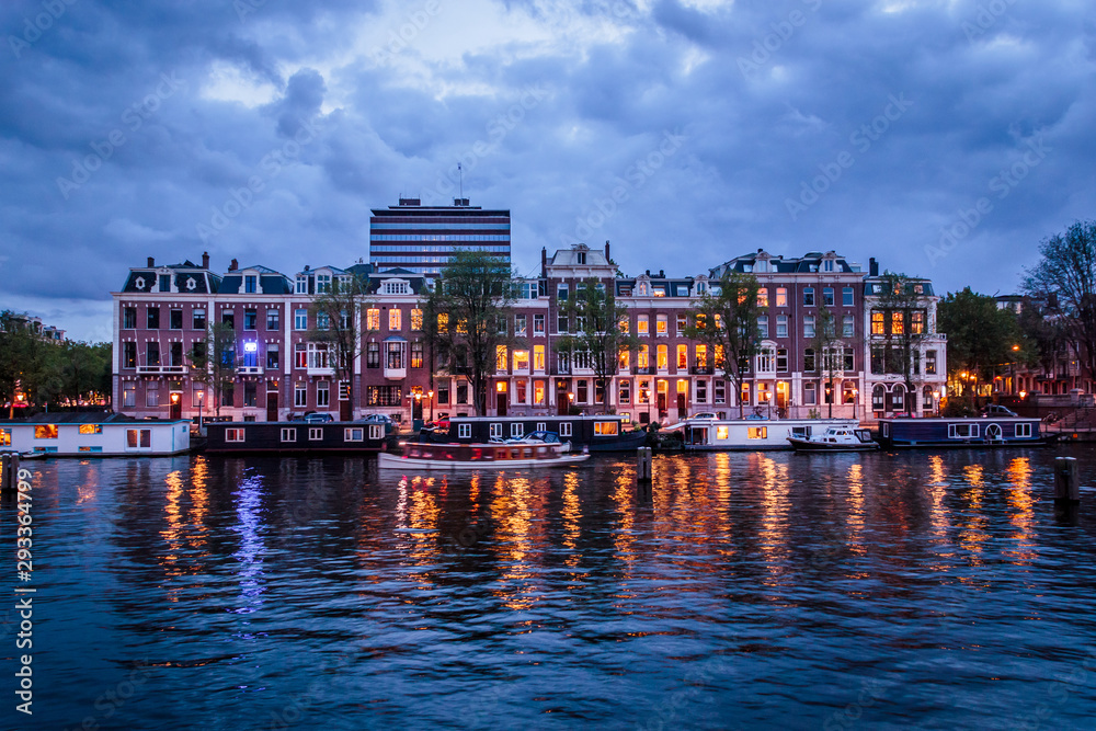 houses in amsterdam at night