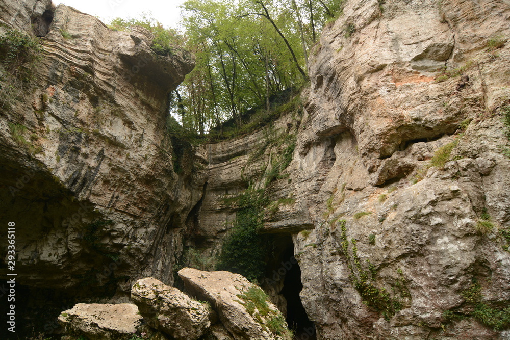 ponte di veja in lessinia arco naturale di roccia