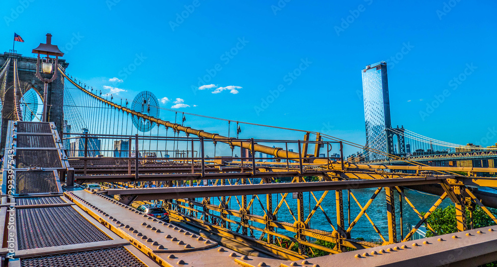 Obraz premium The Brooklyn Bridge from different perspectives.