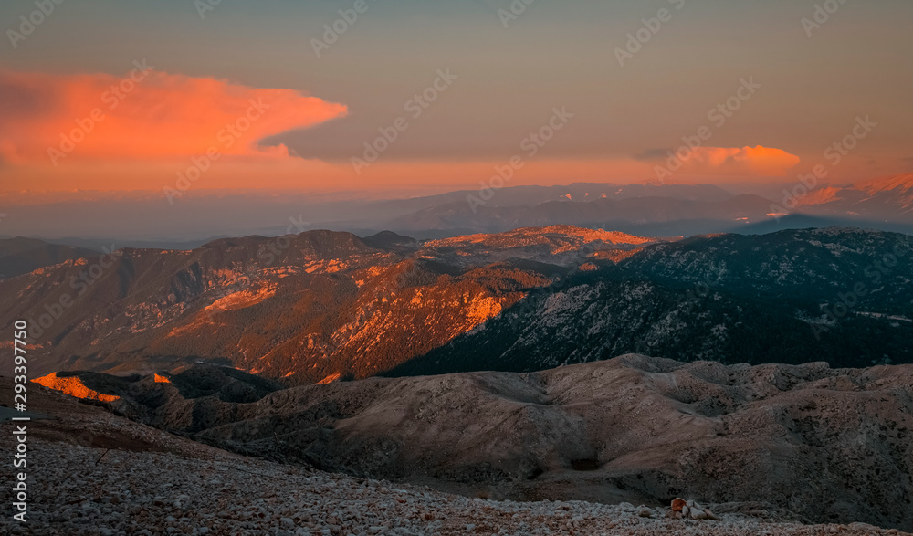 Naklejka premium sunset in mountains