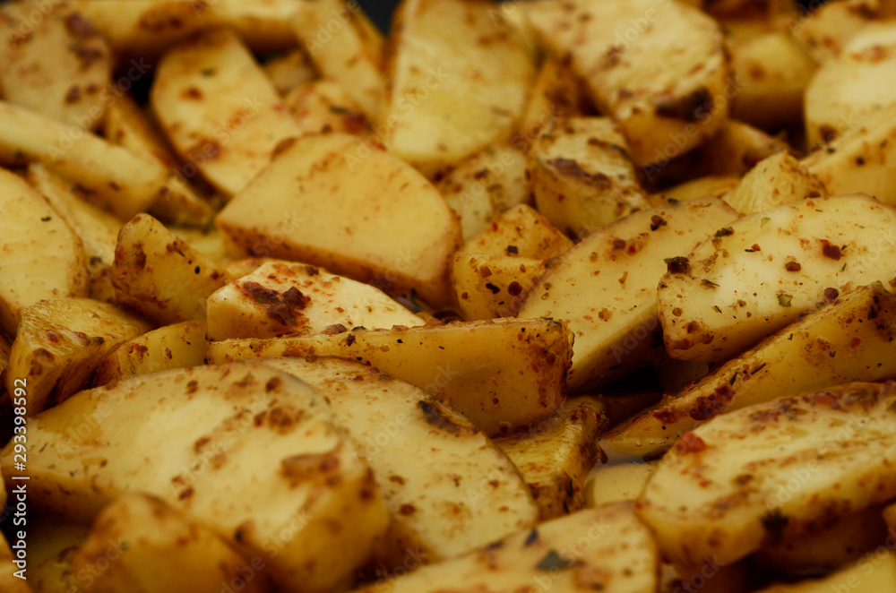 Cooking potatoes with herbal seasoning at the stake Cooking potatoes with herbal seasoning at the stake