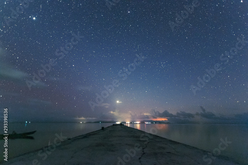 沖縄　竹富島　西桟橋からの星空	