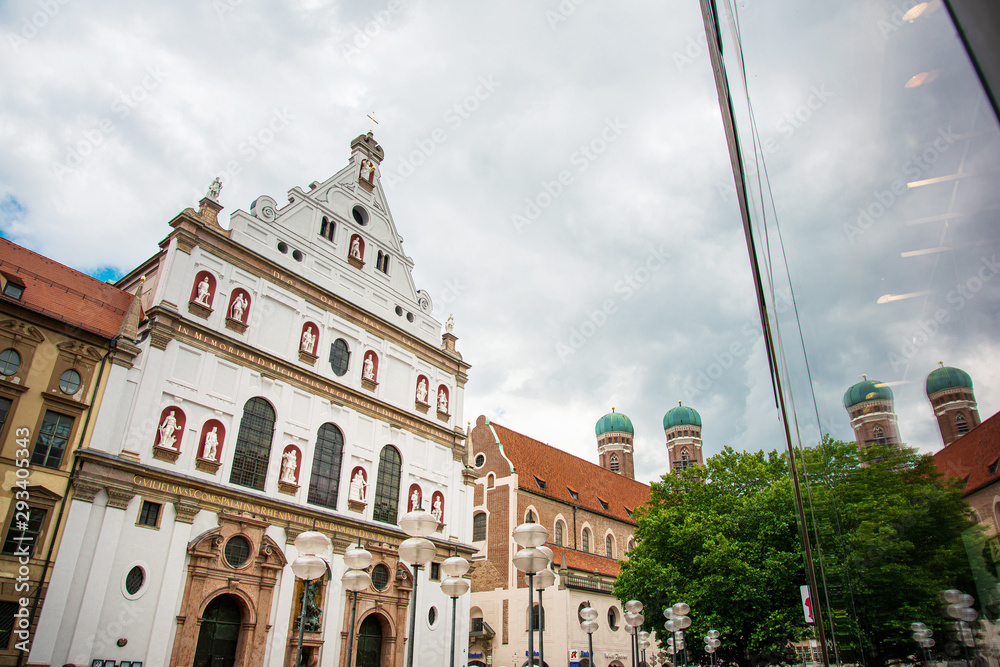 Naklejka premium MUNICH, GERMANY - June 25, 2018: Antique building view in Old Town Munich, Germany