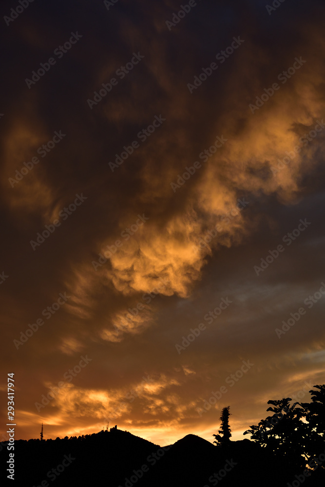 Obraz premium autumn sunset landscape with dramatic sky