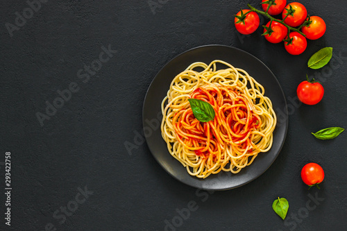 ?lassic italian spaghetti pasta with tomato sauce