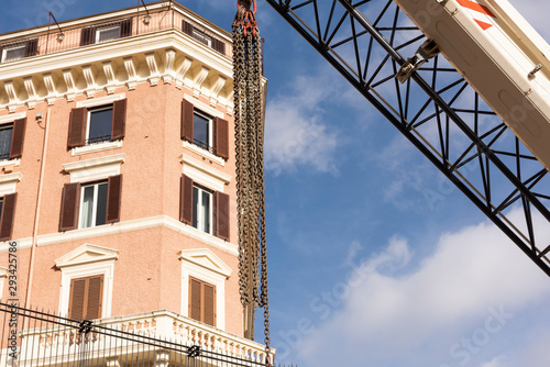work with a crane in the center of Rome