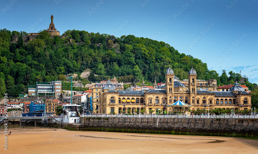 Fototapeta premium View on the beach of San Sebastian, Spain